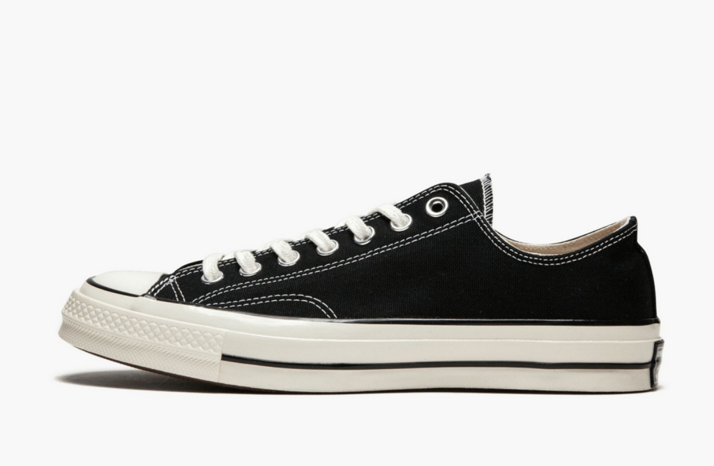 Black low chuck taylors outlet