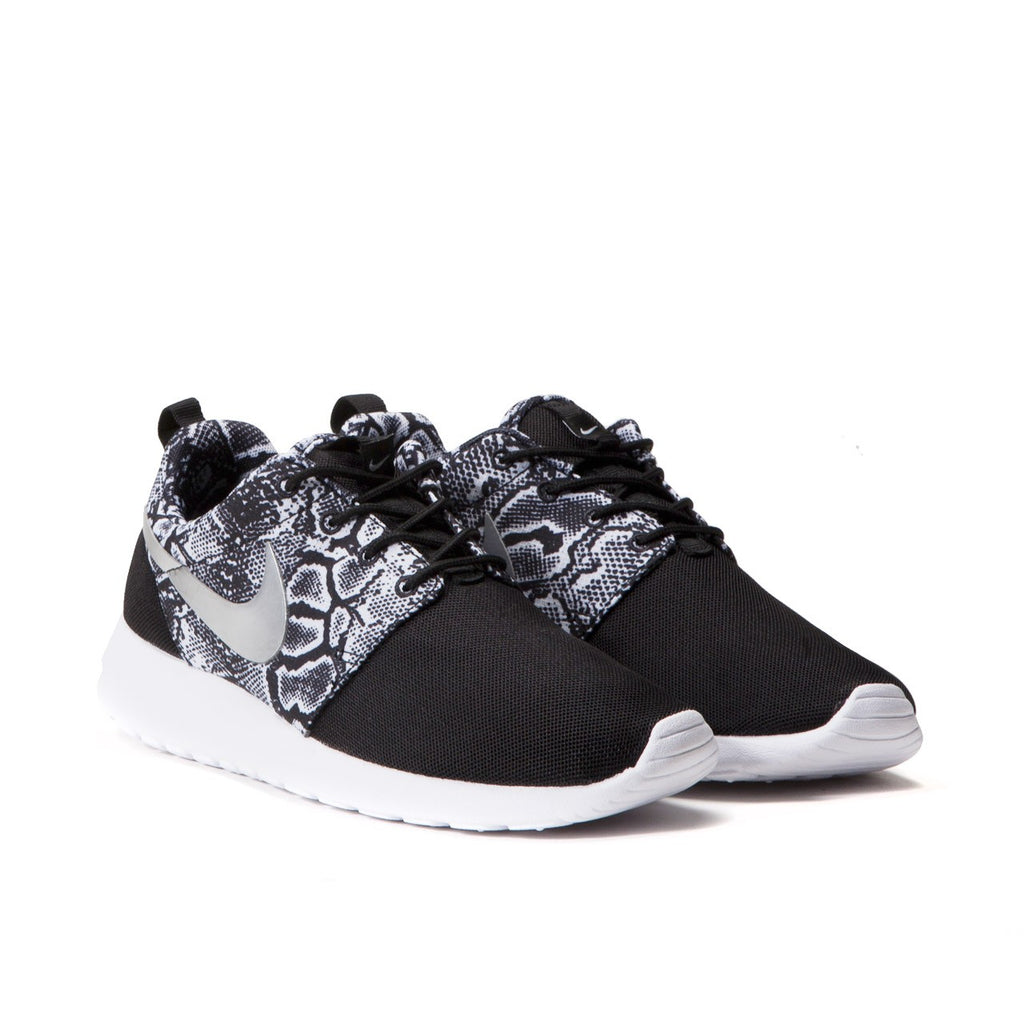 Womens black roshe run sale